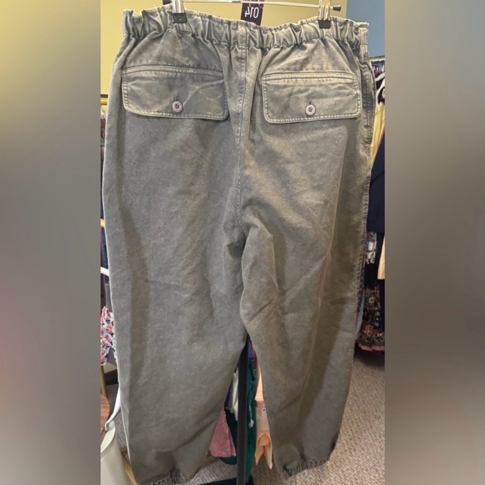 NWT Free People River Stone
Pants - Muted Basil / Army
Green - Large - Picture 6 of 8